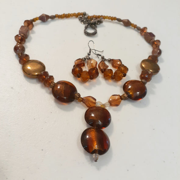 Alluring Autumn Necklace And Earrings Set